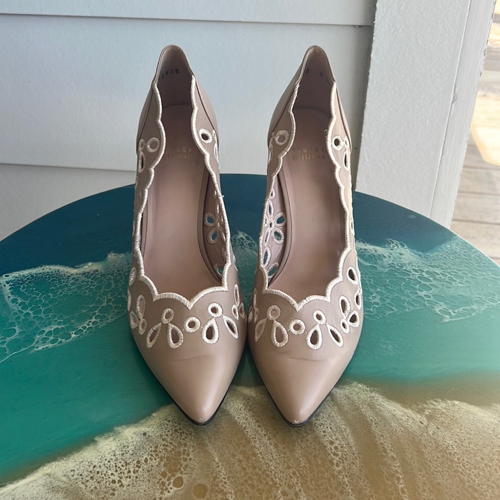 Stuart Weitzman cream heels. Size 8.